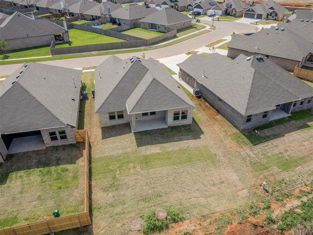 12417 Dolche Vita Drive, Yukon, OK 73099