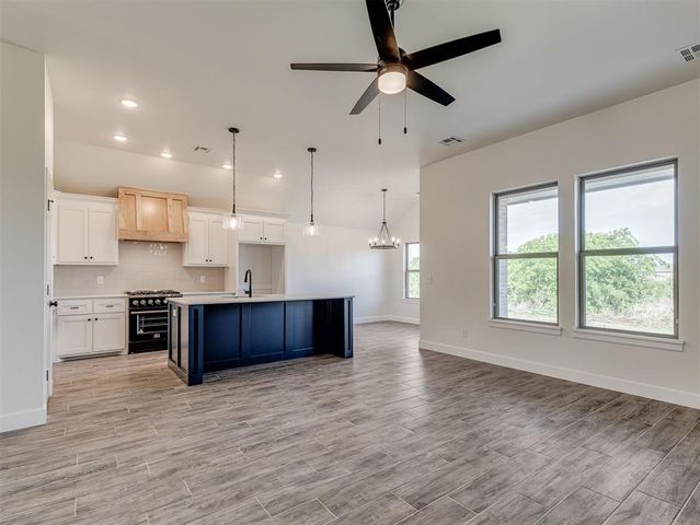 12417 Dolche Vita Drive, Yukon, OK 73099