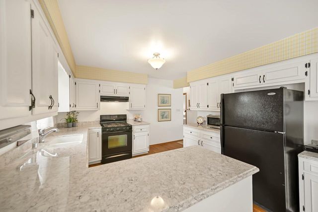 18220 Colline Vue BOULEVARD, Brookfield, WI 53045