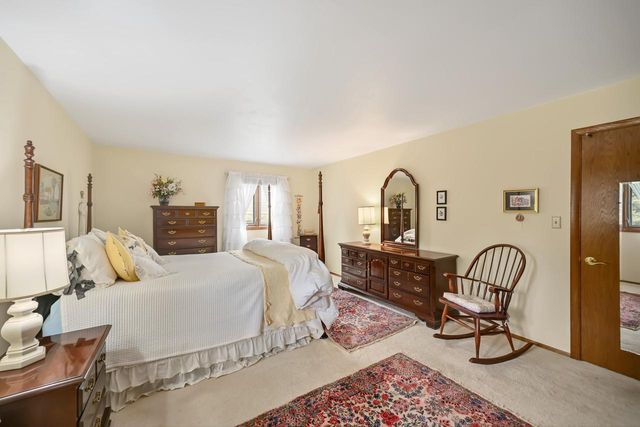 18220 Colline Vue BOULEVARD, Brookfield, WI 53045