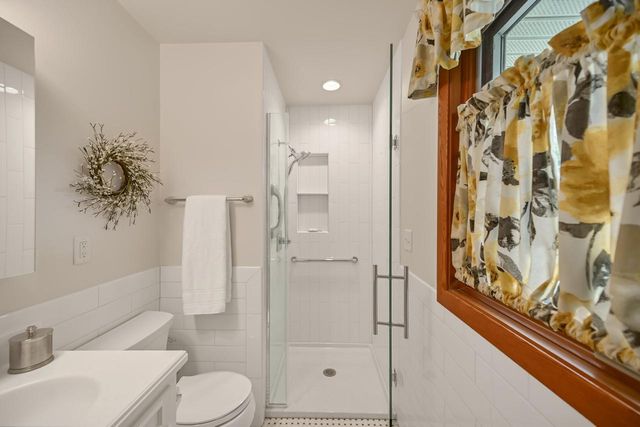 18220 Colline Vue BOULEVARD, Brookfield, WI 53045