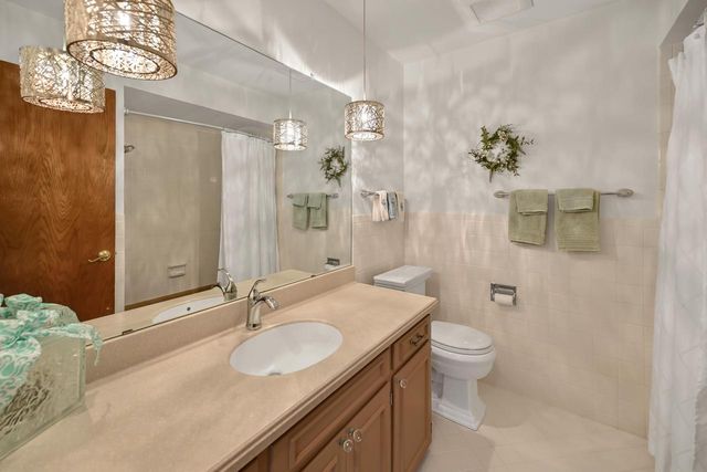 18220 Colline Vue BOULEVARD, Brookfield, WI 53045