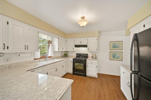 18220 Colline Vue BOULEVARD, Brookfield, WI 53045