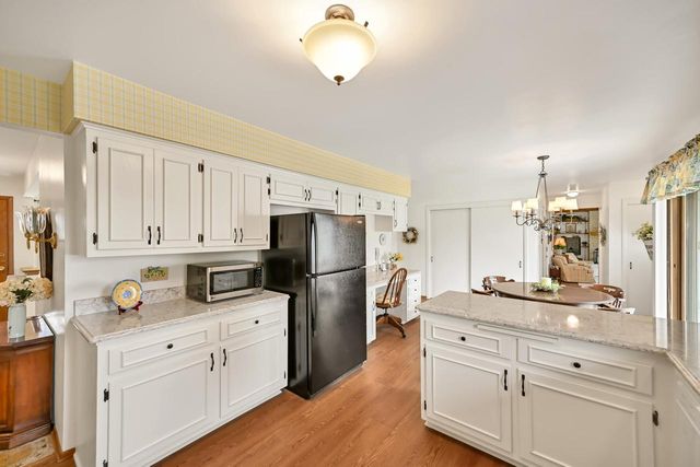 18220 Colline Vue BOULEVARD, Brookfield, WI 53045