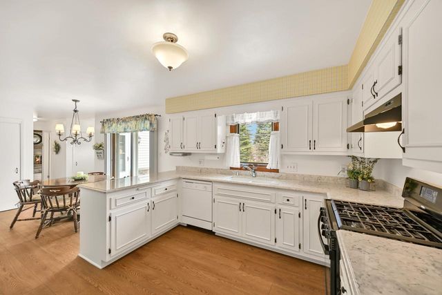 18220 Colline Vue BOULEVARD, Brookfield, WI 53045