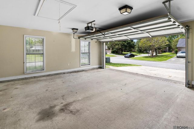 37156 Whitestone Ave, Geismar, LA 70734