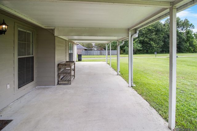 37156 Whitestone Ave, Geismar, LA 70734