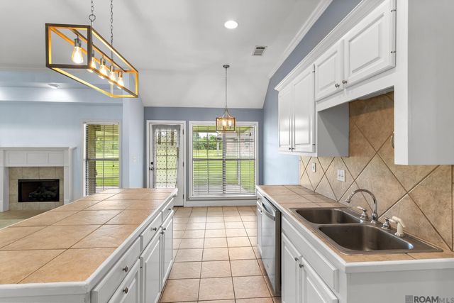 37156 Whitestone Ave, Geismar, LA 70734