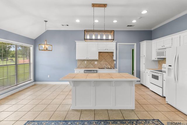37156 Whitestone Ave, Geismar, LA 70734