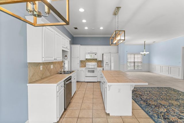 37156 Whitestone Ave, Geismar, LA 70734