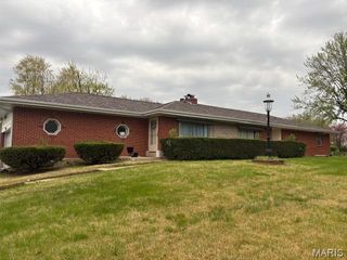 26 Ranchview Drive, Florissant, MO 63033
