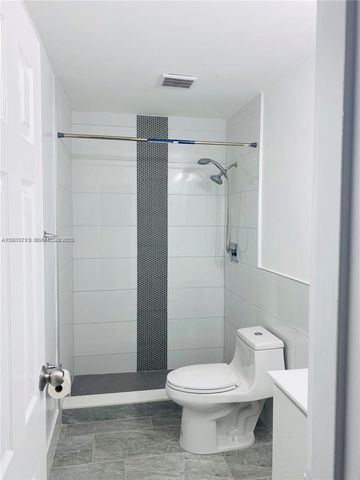 5201 Geneva Way 304, Doral, FL 33166