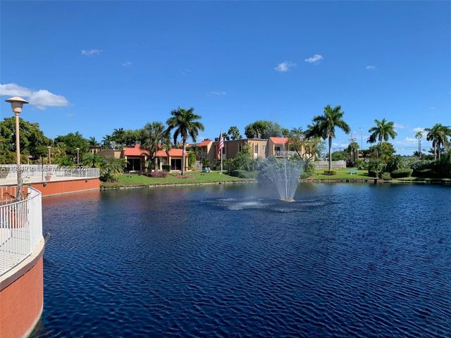 5201 Geneva Way 304, Doral, FL 33166