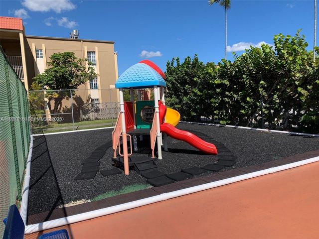 5201 Geneva Way 304, Doral, FL 33166