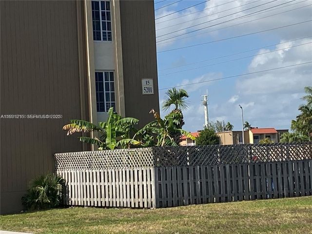 5201 Geneva Way 304, Doral, FL 33166