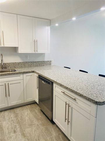 5201 Geneva Way 304, Doral, FL 33166