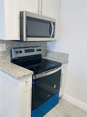 5201 Geneva Way 304, Doral, FL 33166