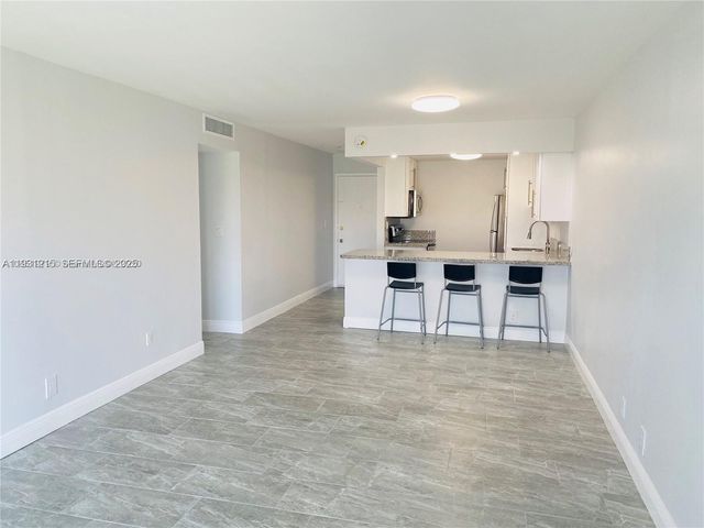 5201 Geneva Way 304, Doral, FL 33166