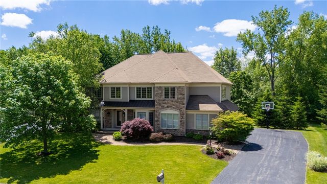 9 Harvest Glen, Pittsford, NY 14534