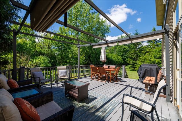 9 Harvest Glen, Pittsford, NY 14534