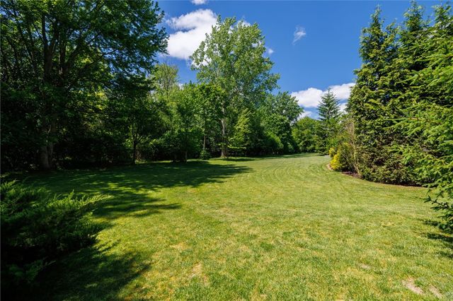 9 Harvest Glen, Pittsford, NY 14534