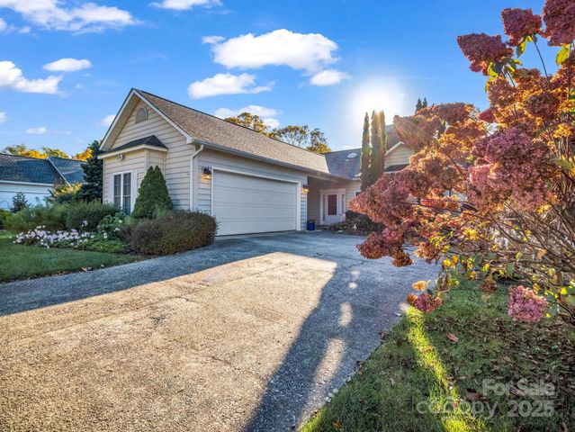 276 Cambridge Drive, Brevard, NC 28712