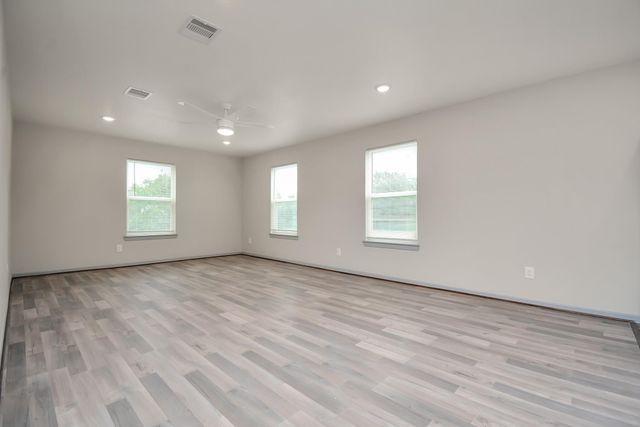 109 N 3rd St, South Houston, TX 77587