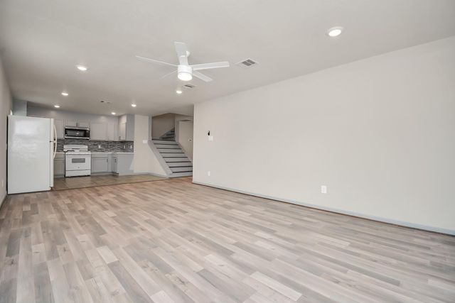 109 N 3rd St, South Houston, TX 77587