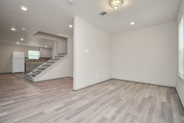 109 N 3rd St, South Houston, TX 77587