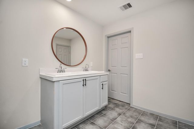 109 N 3rd St, South Houston, TX 77587