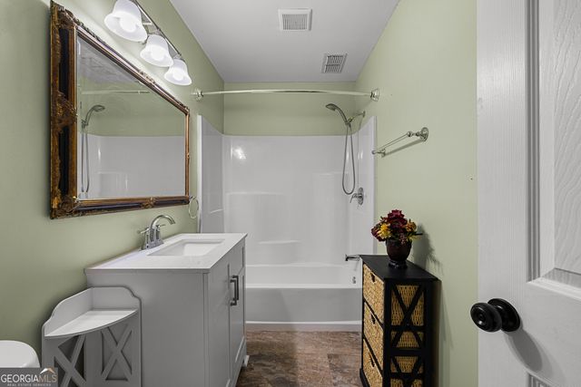 102 Canterbury Drive, Lagrange, GA 30241