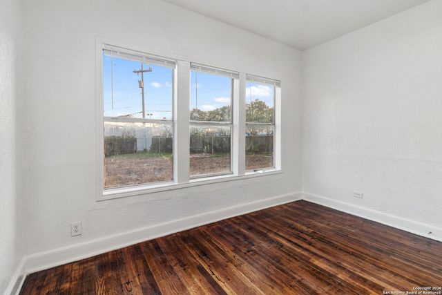 1630 W Rosewood Ave Apt B, San Antonio, TX 78201