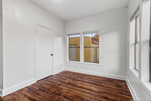 1630 W Rosewood Ave Apt B, San Antonio, TX 78201