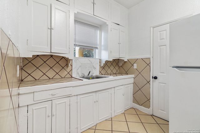 1630 W Rosewood Ave Apt B, San Antonio, TX 78201