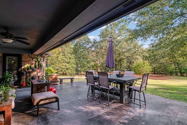 206 County Road 43340, Paris, TX 75462