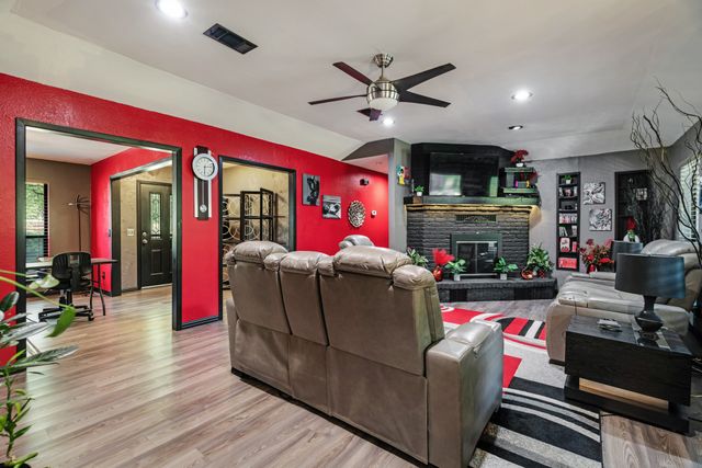 206 County Road 43340, Paris, TX 75462