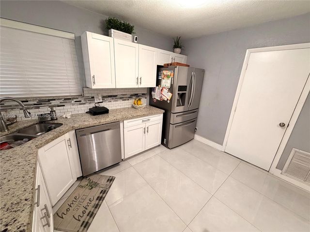 661 SW 67th Avenue, Pembroke Pines, FL 33023