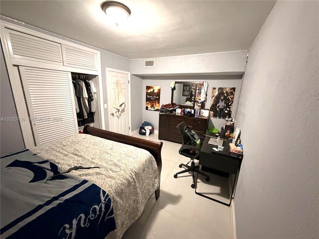 661 SW 67th Avenue, Pembroke Pines, FL 33023