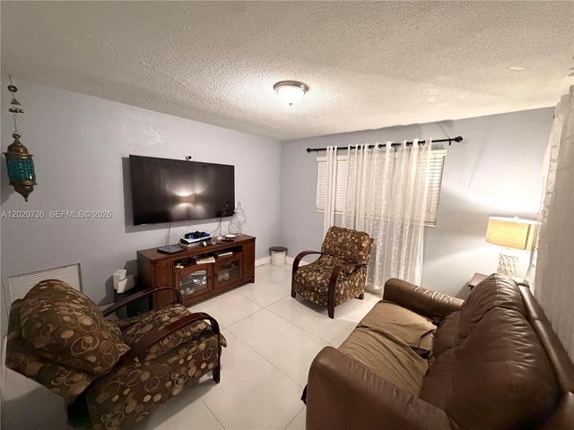661 SW 67th Avenue, Pembroke Pines, FL 33023