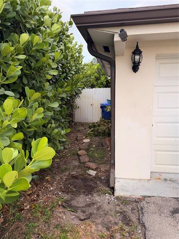 661 SW 67th Avenue, Pembroke Pines, FL 33023