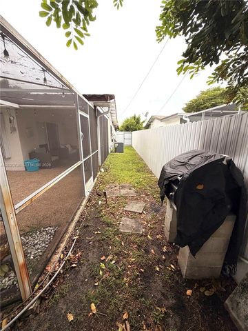 661 SW 67th Avenue, Pembroke Pines, FL 33023