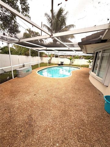 661 SW 67th Avenue, Pembroke Pines, FL 33023