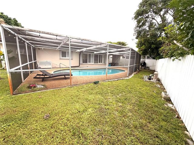 661 SW 67th Avenue, Pembroke Pines, FL 33023