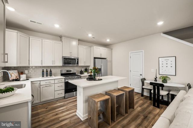 6 ZINC LN, Phoenixville, PA 19460
