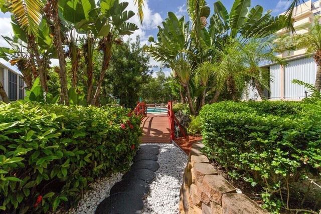 3589 S Ocean Boulevard 10, South Palm Beach, FL 33480