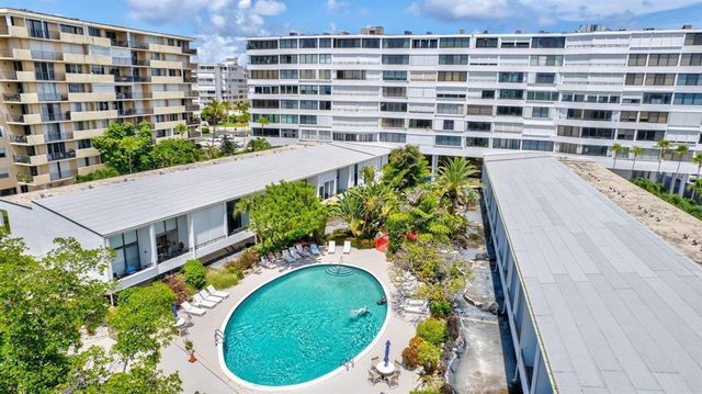 3589 S Ocean Boulevard 10, South Palm Beach, FL 33480
