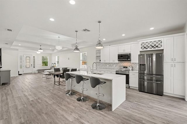 8307 N GOMEZ AVENUE, Tampa, FL 33614
