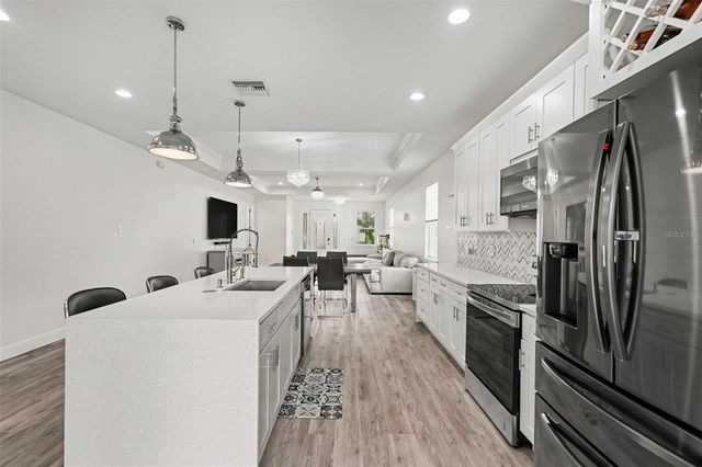 8307 N GOMEZ AVENUE, Tampa, FL 33614