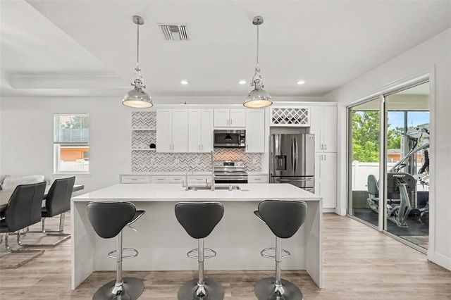 8307 N GOMEZ AVENUE, Tampa, FL 33614