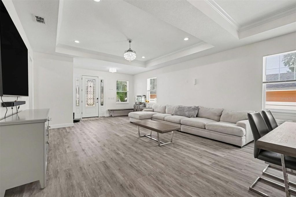 Image 16 of property listing at 8307 N GOMEZ AVENUE, Tampa, FL 33614